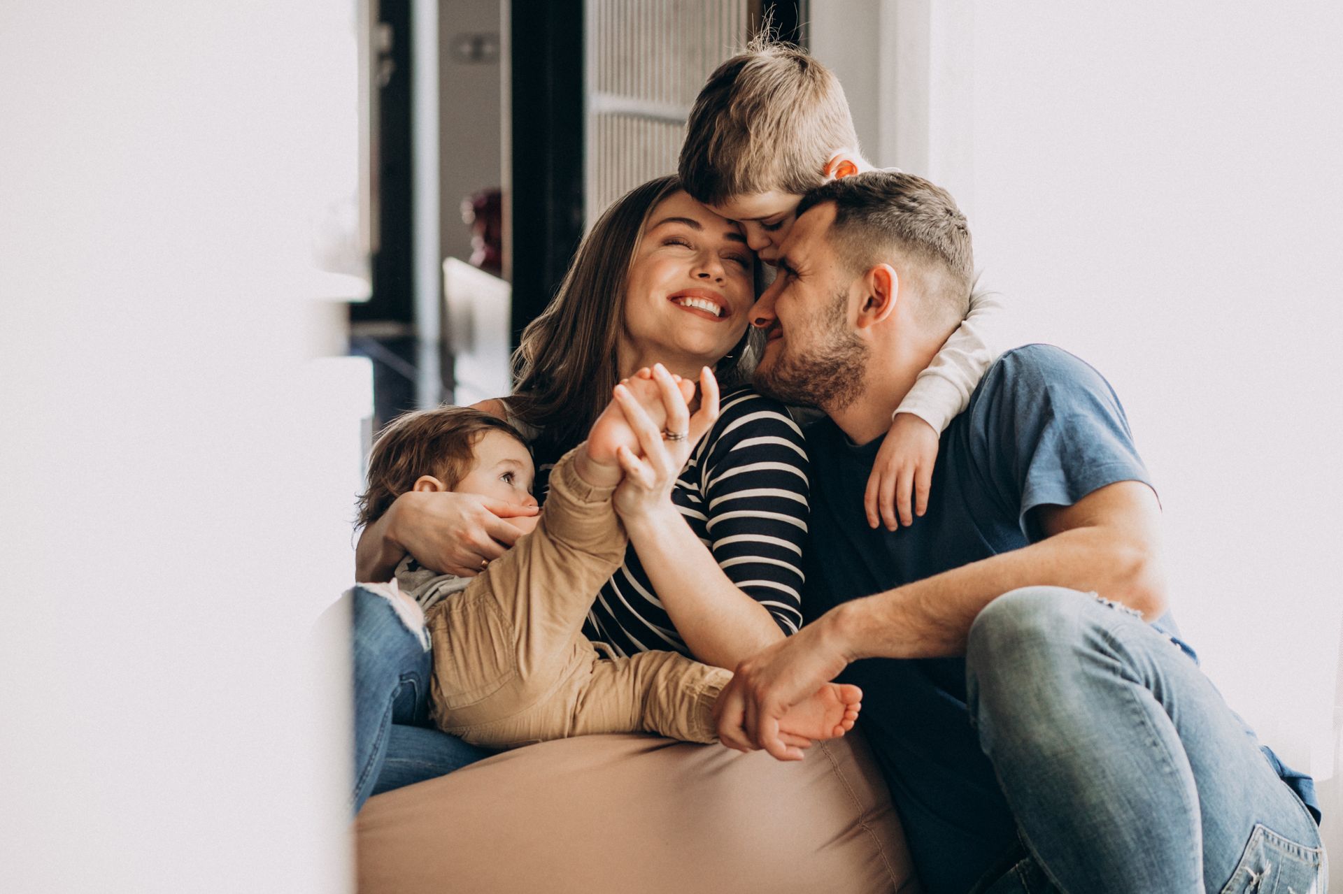 Familia disfrutando en casa